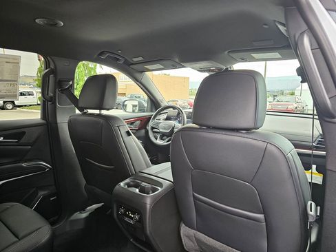 New 2026 Chevrolet Traverse Z71 w/ Enhanced Driving Package AWD/4WD image 12