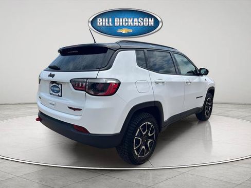 Used 2025 Jeep Compass Trailhawk AWD/4WD image 9