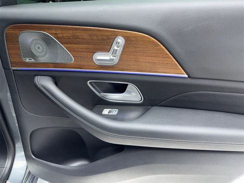 Used 2025 Mercedes-Benz GLS 450 4MATIC image 52