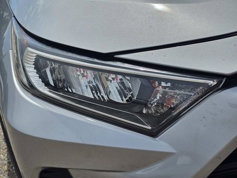 Used 2021 Toyota RAV4 XLE FWD image 4