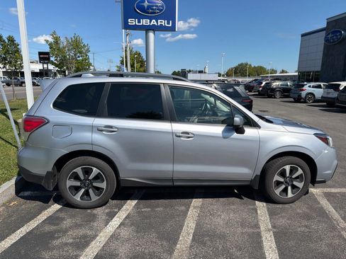 Used 2017 Subaru Forester 2.5i Premium w/ All-Weather Package AWD/4WD image 5