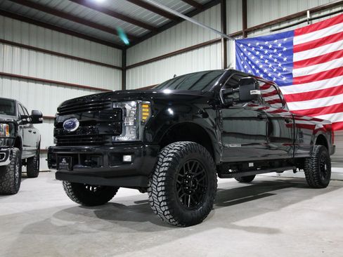 Used 2019 Ford F350 Lariat w/ Lariat Ultimate Package AWD/4WD image 3