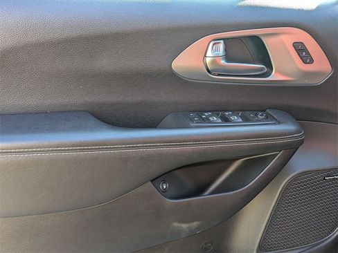 Used 2020 Chrysler Pacifica Limited w/ Quick Oder Package 2EV RED-S image 9