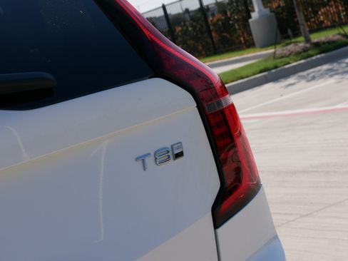 Used 2025 Volvo XC90 T8 Core w/ Climate Package AWD/4WD image 34