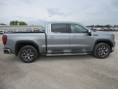 New 2026 GMC Sierra 1500 SLT image 3