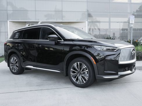 Certified 2026 INFINITI QX60 Luxe w/ Family Package FWD image 2