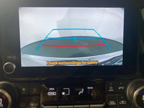 Used 2024 Toyota Highlander XLE AWD/4WD image 20
