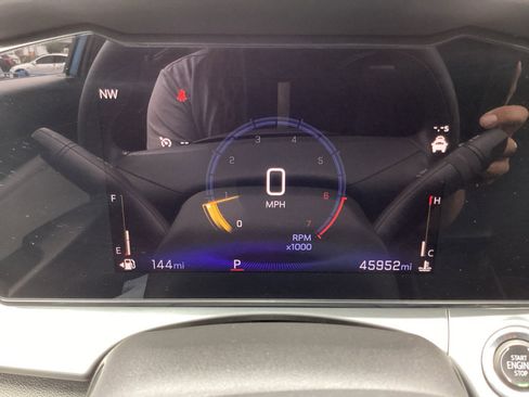 Used 2025 Chevrolet Trax LT FWD image 22