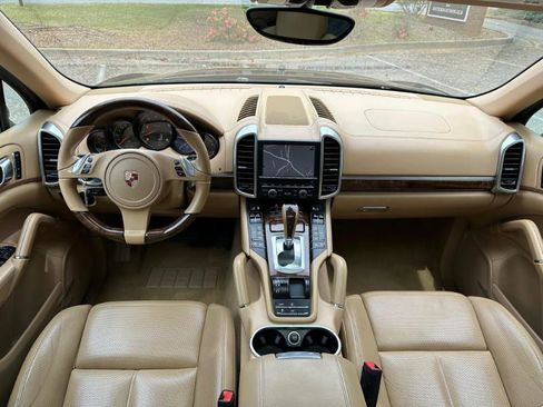 Used 2011 Porsche Cayenne AWD/4WD image 36