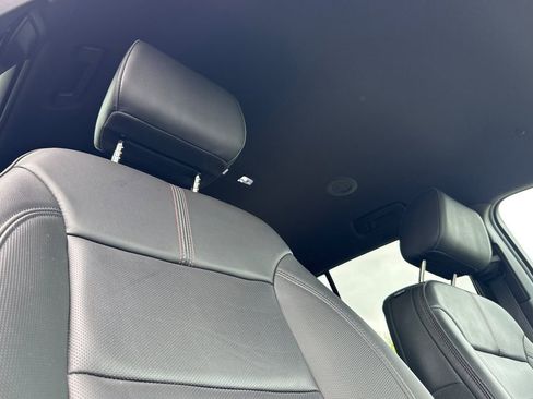 Used 2023 Chevrolet Traverse RS FWD image 20