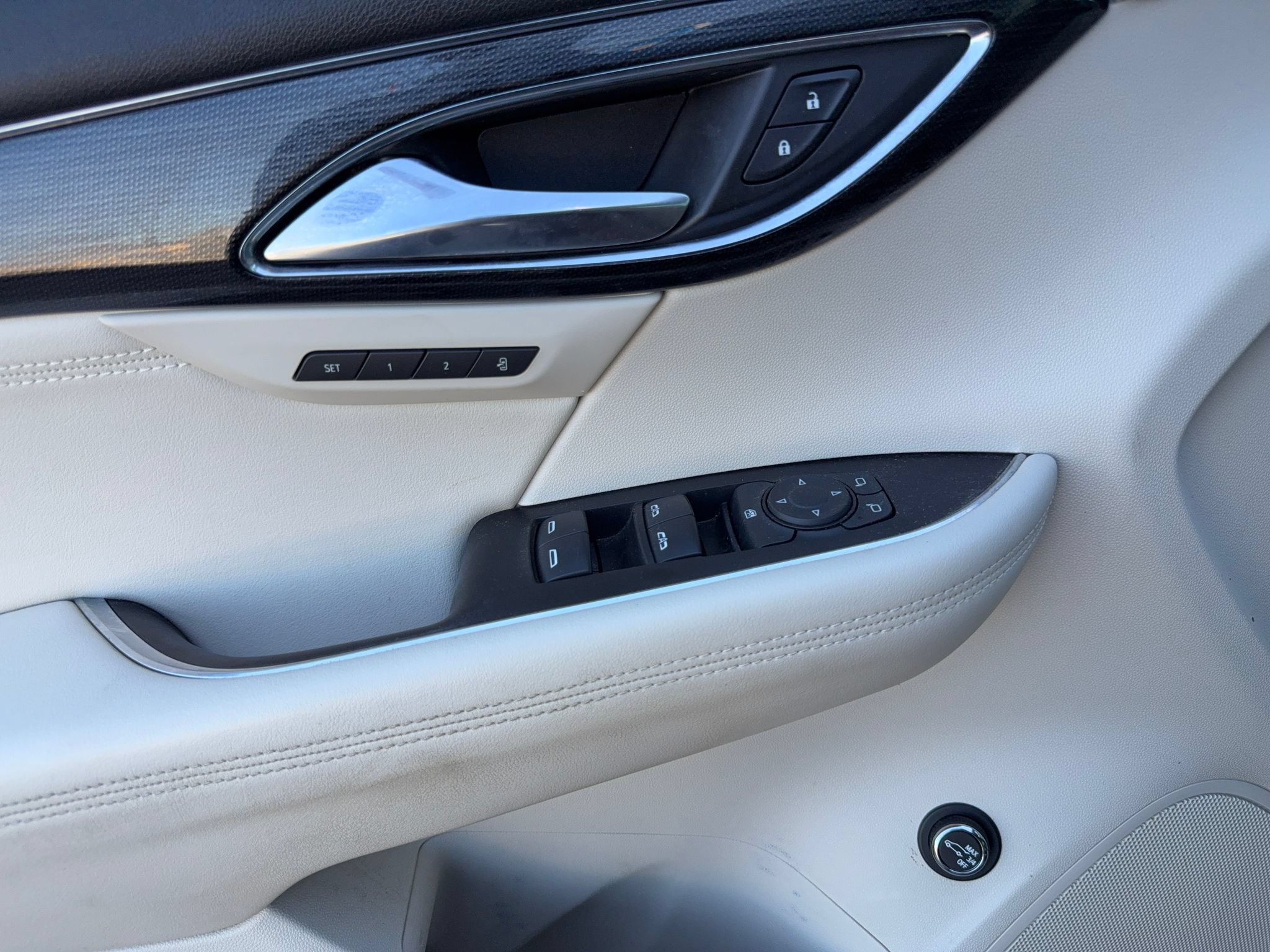 Used 2021 Buick Envision Essence w/ Technology Package I FWD image 13