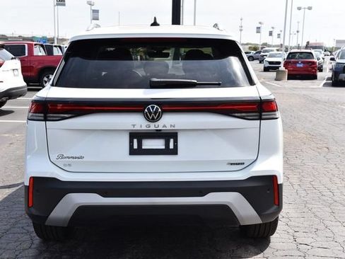 Used 2025 Volkswagen Tiguan SE AWD/4WD image 6