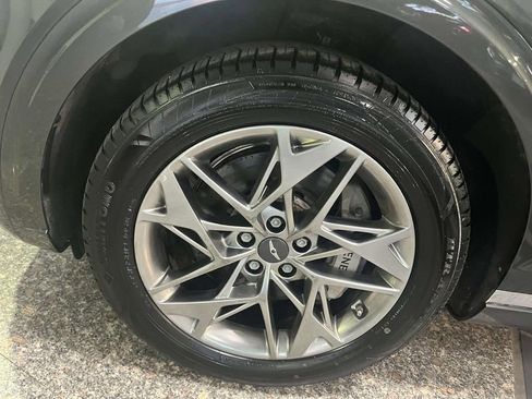 Used 2025 Genesis GV70 2.5T image 10