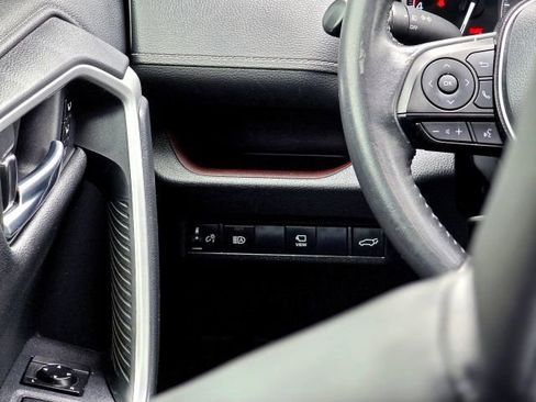 Used 2019 Toyota RAV4 Limited image 16