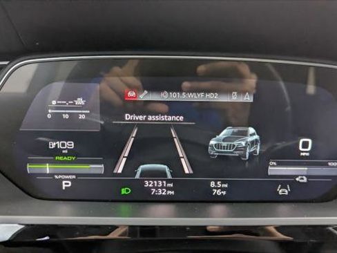 Used 2021 Audi e-tron Premium w/ Convenience Plus Package AWD/4WD image 24