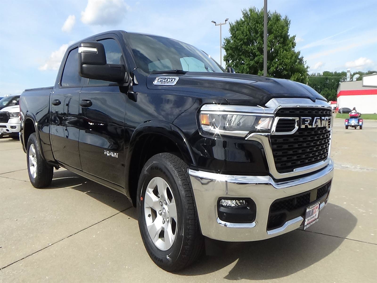 Used 2025 RAM 1500 Big Horn AWD/4WD image 4