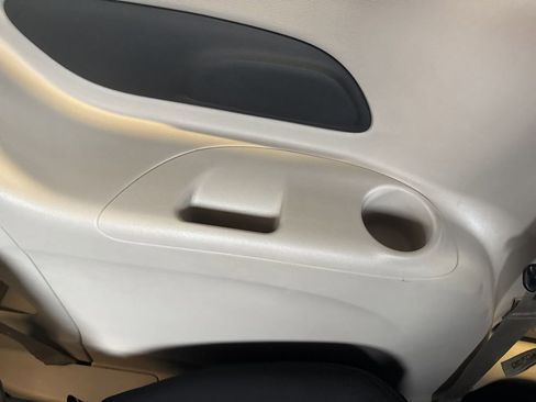 Used 2023 Chrysler Voyager LX image 34