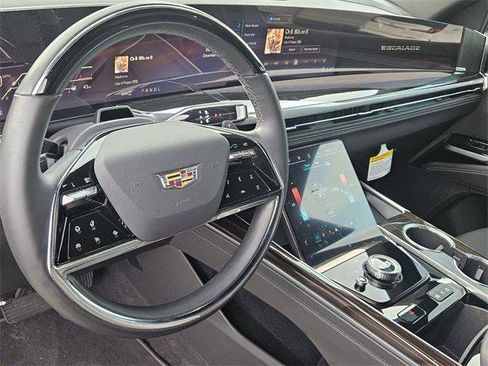 Certified 2025 Cadillac Escalade Premium Luxury image 15