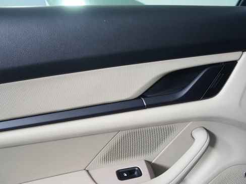 Used 2022 Porsche Taycan image 17