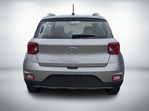 Used 2024 Hyundai Venue SEL FWD image 4