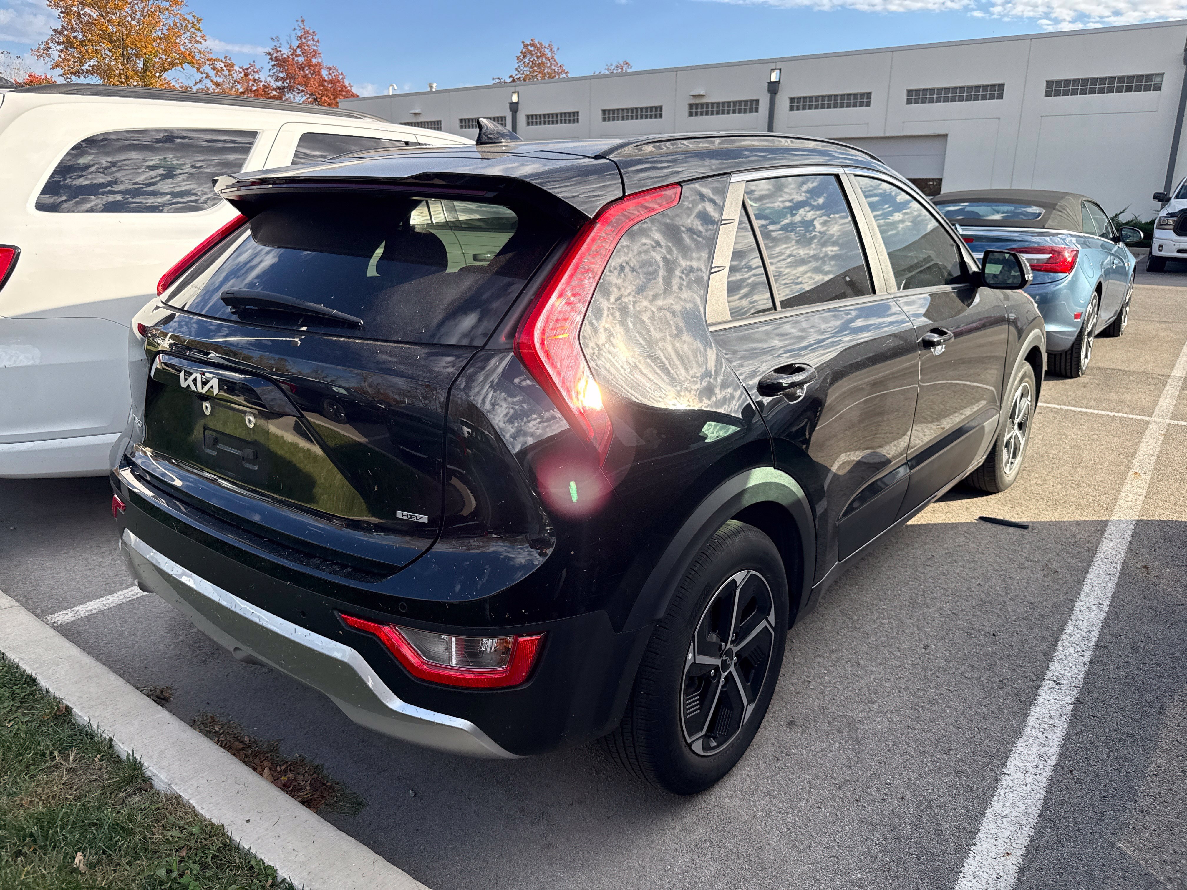 Used 2023 Kia Niro EX FWD image 7