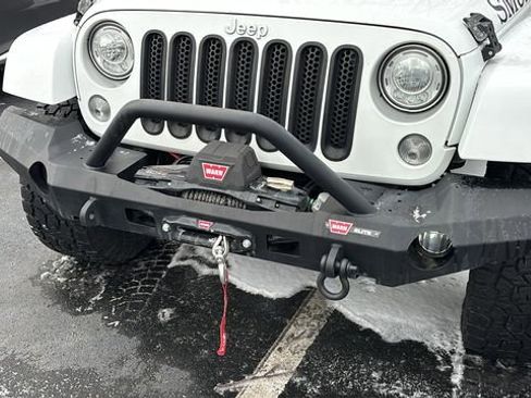 Used 2017 Jeep Wrangler Unlimited Sahara w/ Connectivity Group image 9