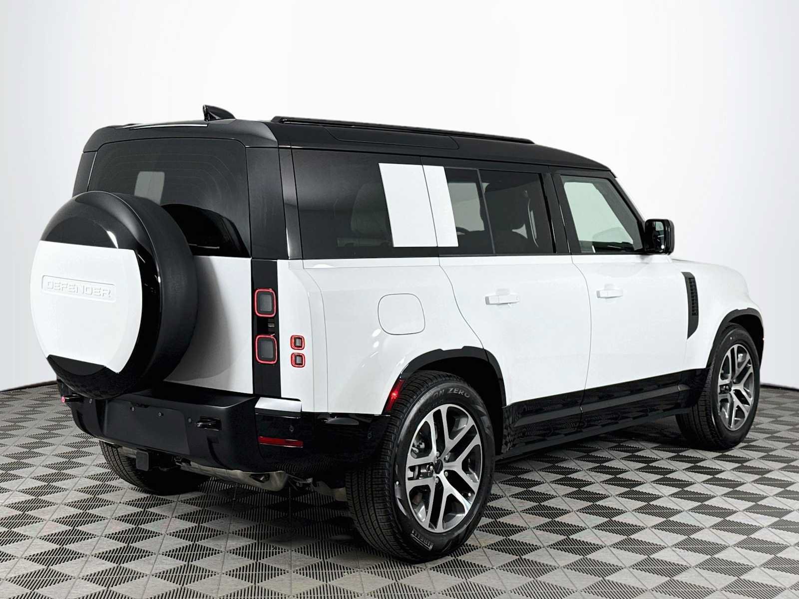New 2026 Land Rover Defender 110 X-Dynamic SE AWD/4WD image 5