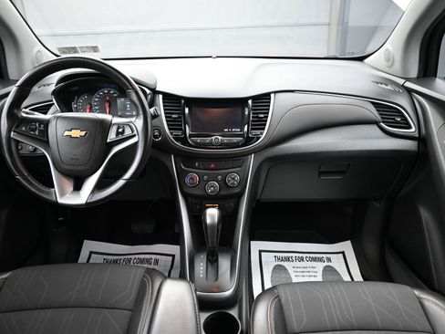 Used 2022 Chevrolet Trax LT w/ Midnight Edition image 20