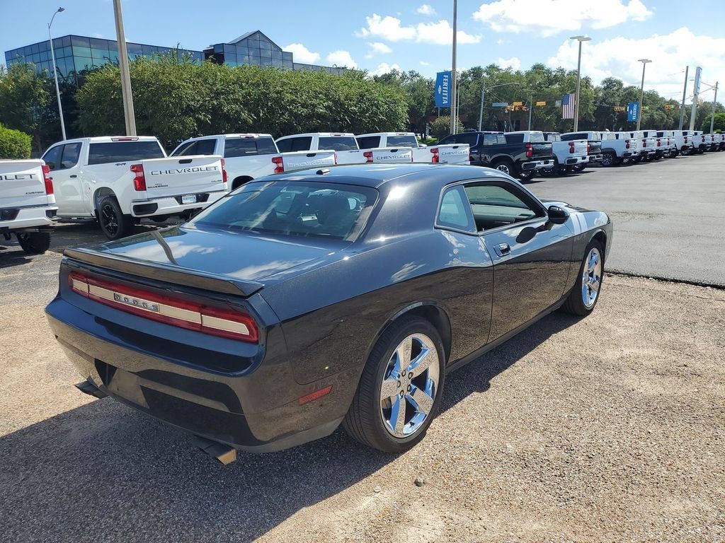 Used 2009 Dodge Challenger R/T RWD image 18