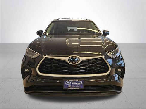 Used 2023 Toyota Highlander XLE AWD/4WD image 3