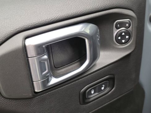 Used 2025 Jeep Wrangler Unlimited Rubicon image 22