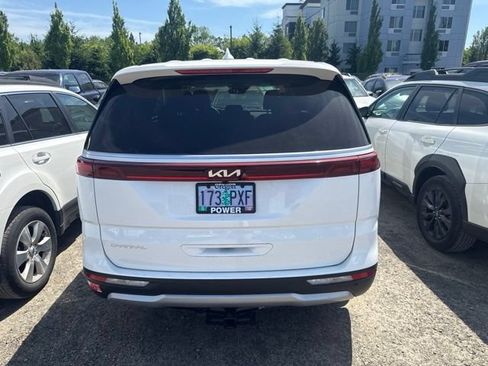 Used 2024 Kia Carnival EX FWD image 5