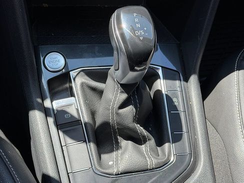 Used 2022 Volkswagen Tiguan SE FWD image 19