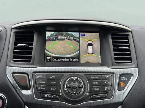 Used 2020 Nissan Pathfinder SL image 29