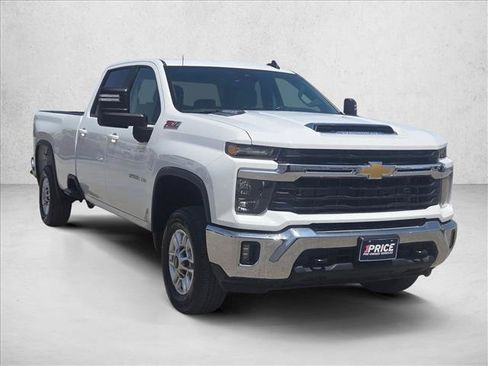 Used 2024 Chevrolet Silverado 2500 LT w/ Convenience Package AWD/4WD image 3
