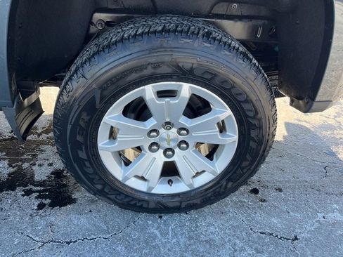 Used 2017 Chevrolet Colorado LT w/ LT Convenience Package image 2