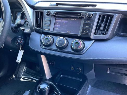 Used 2018 Toyota RAV4 LE w/ All Weather Liner Package AWD/4WD image 30