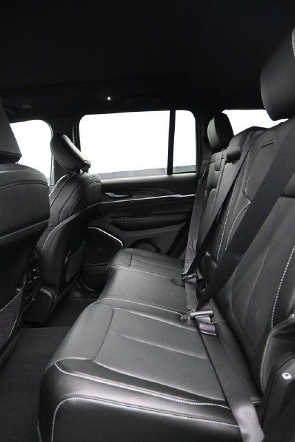 Used 2026 Jeep Grand Cherokee Limited AWD/4WD image 8