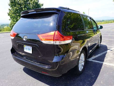 Used 2012 Toyota Sienna XLE AWD/4WD image 10