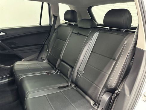 Used 2020 Volkswagen Tiguan SEL AWD/4WD image 29