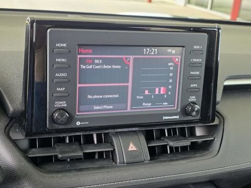 Used 2020 Toyota RAV4 LE FWD image 14
