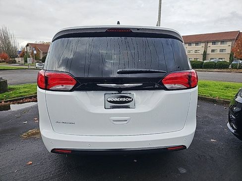 New 2026 Chrysler Voyager LX image 4