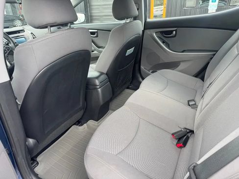 Used 2014 Hyundai Elantra SE w/ Option Group 02 FWD image 6