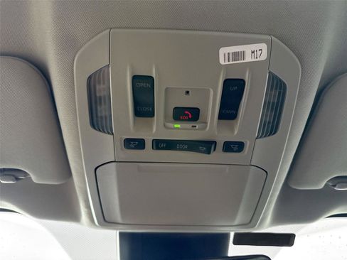 Certified 2024 Toyota Highlander XLE image 22