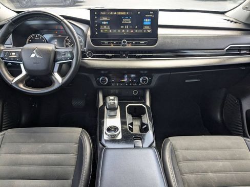 Used 2025 Mitsubishi Outlander SE AWD/4WD image 23