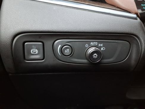 Used 2018 Buick Enclave Avenir w/ Avenir Technology Package AWD/4WD image 22