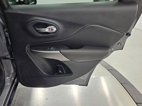 Used 2021 Jeep Cherokee Latitude image 22