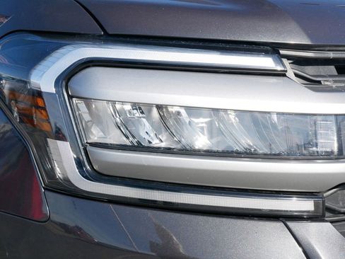 Used 2024 Ford Expedition Max XLT image 5