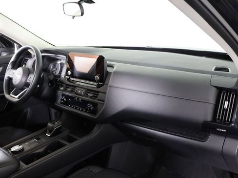 Used 2024 Nissan Pathfinder S image 23