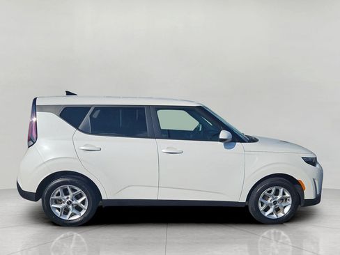 Used 2025 Kia Soul LX w/ LX Technology Package FWD image 9